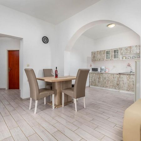 Apartman Mauro Pula Eksteriør billede