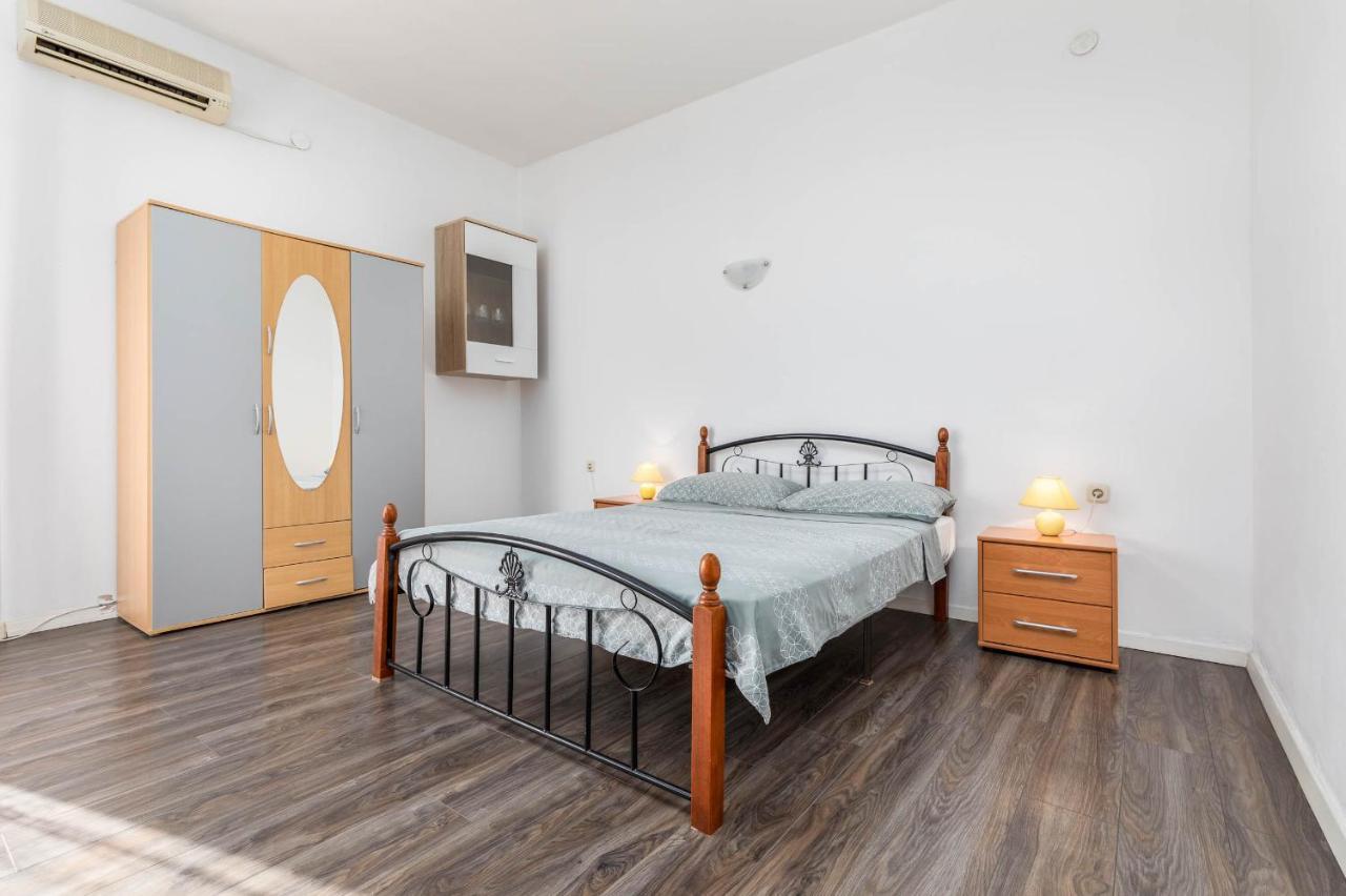Apartman Mauro Pula Eksteriør billede